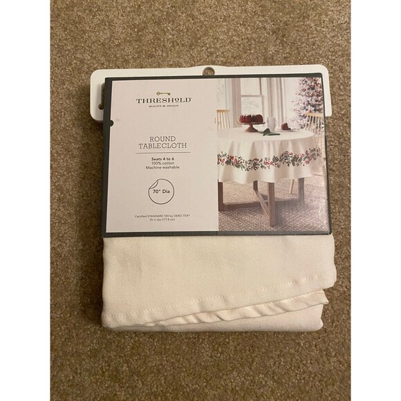 NWT Threshold 70” Round Holiday Christmas Tablecloth - Picture 1 of 6